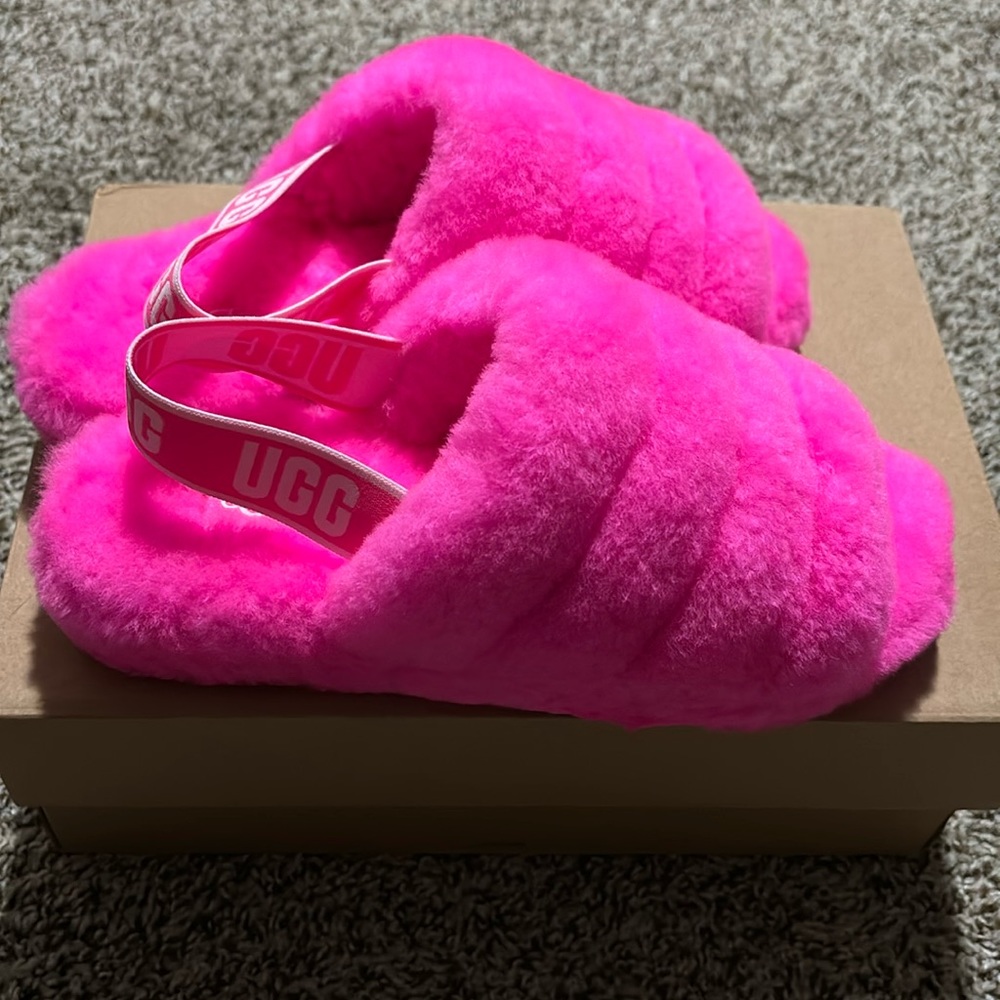 🆕 UGG Fluff Yeah Slides